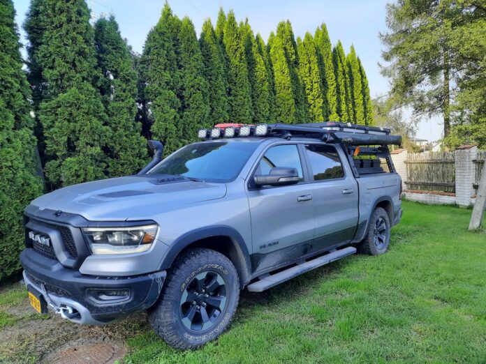 RAM 1500 Rebel (2020) – zabudowa wyprawowa